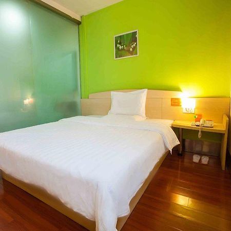 7 Days Inn Ухань Экстерьер фото