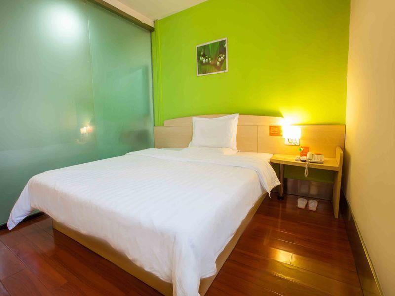 7 Days Inn Ухань Экстерьер фото