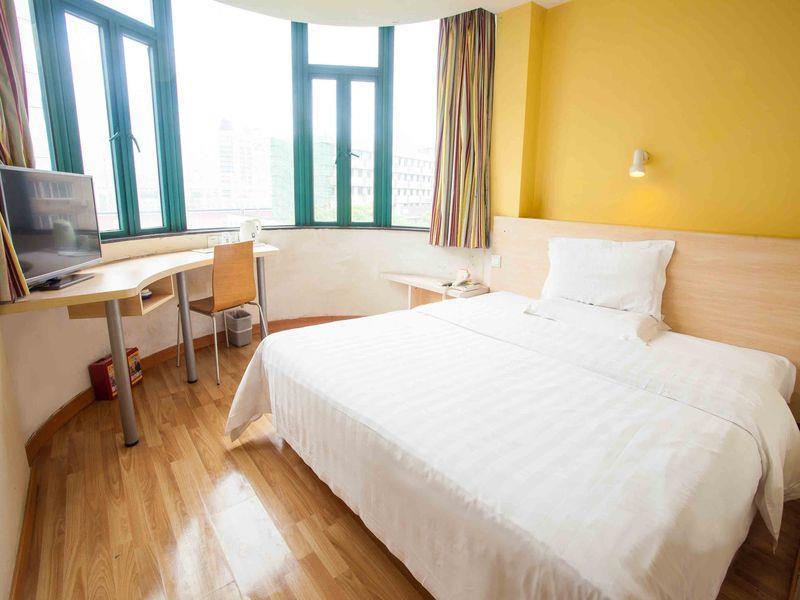 7 Days Inn Ухань Экстерьер фото